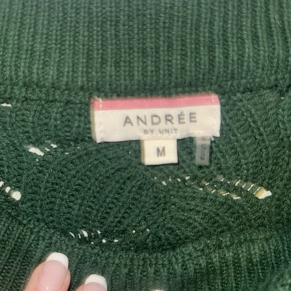 Green Sweater with Scalloped Bottom from Andree by Unit Size Medium - Picture 6 of 7
